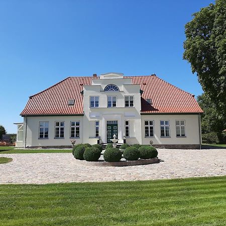 Gutshaus Neu Farpen Hotel Neuburg  Eksteriør billede