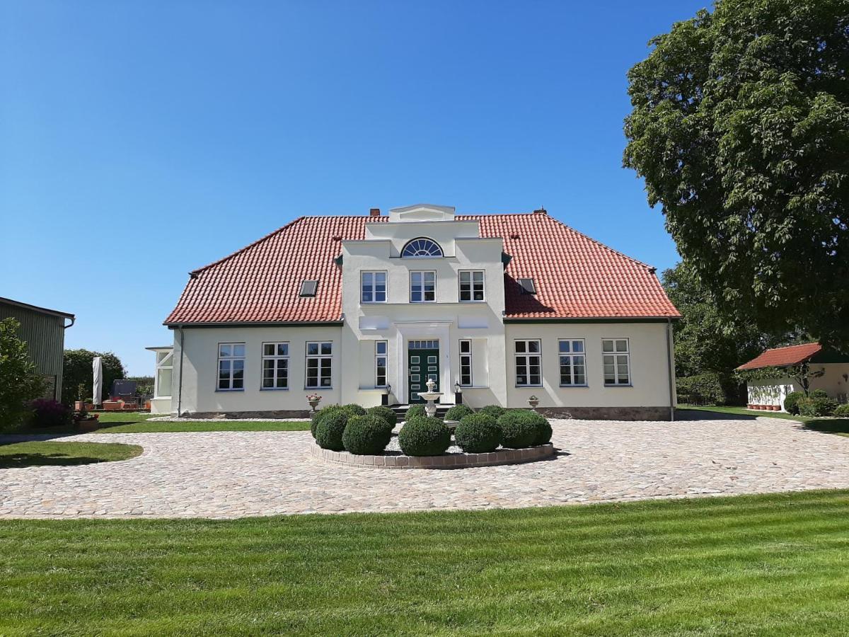 Gutshaus Neu Farpen Hotel Neuburg  Eksteriør billede